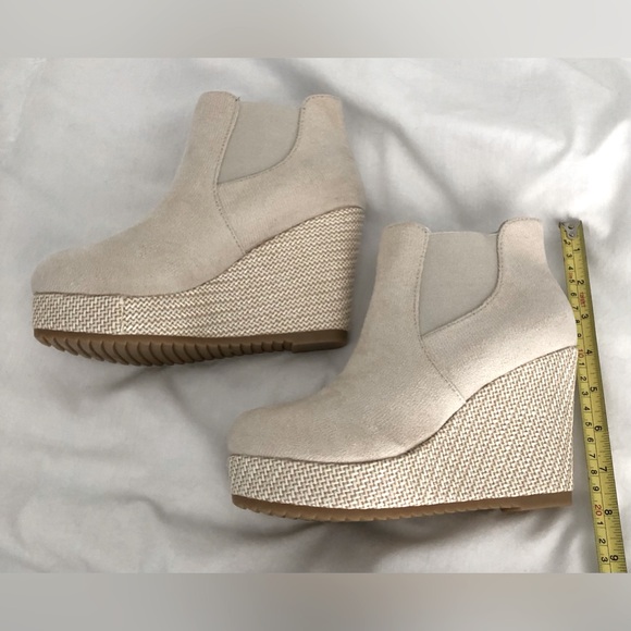 NIB Beige suede feel platform wedge ankle bootie. Super soft and comfortable! - Picture 4 of 10